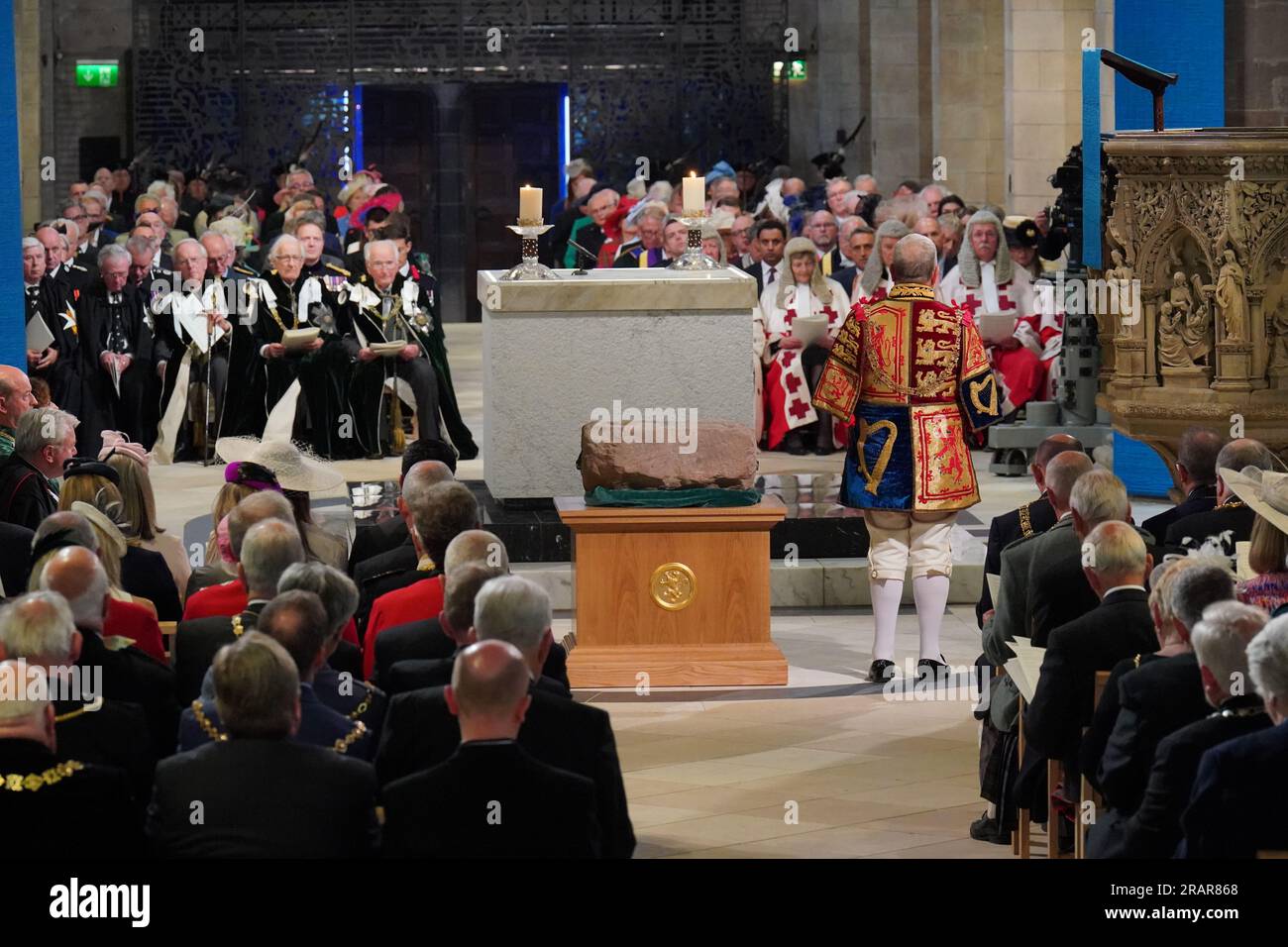 Lord Lyon King of Arms addresses the congregation about the