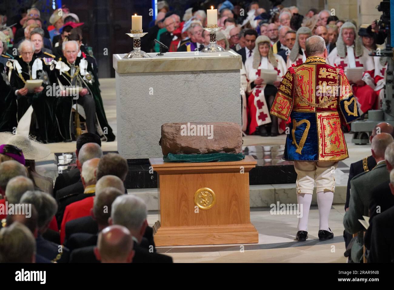 Lord Lyon King of Arms addresses the congregation about the