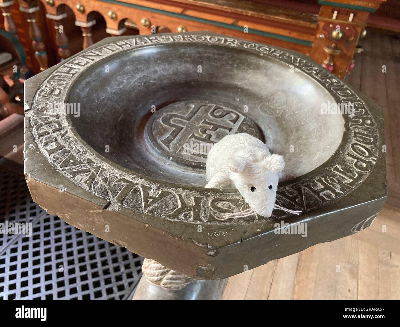 The church in Kopparberg. The unusual baptismal font (designed as a priest) from 1644 to the