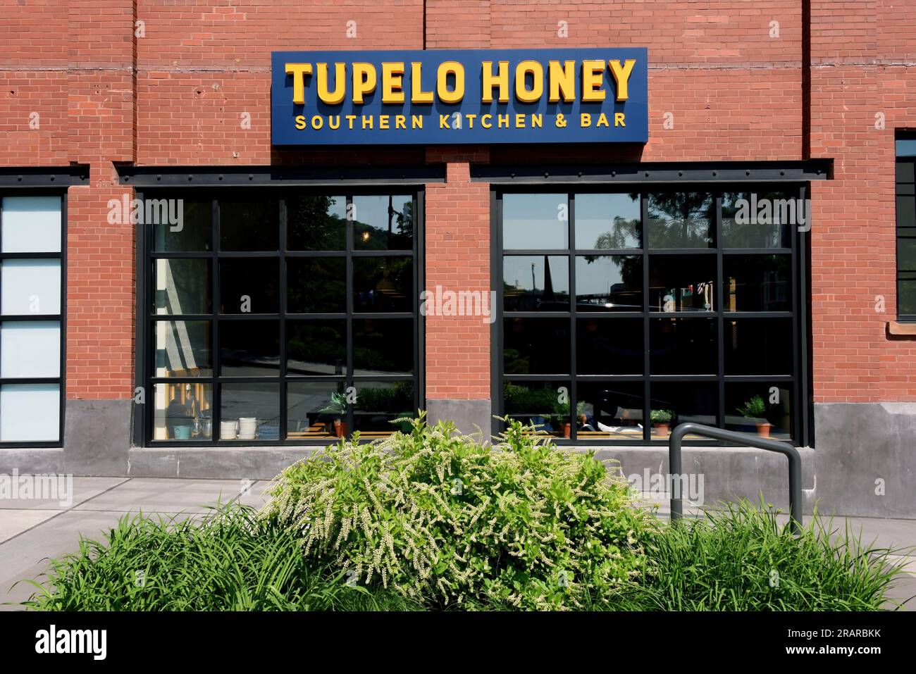 Pittsburgh, PA, USA - May 21, 2023: Tupelo Honey Southern Kitchen and Bar at W Station Square. Headquartered in  Asheville, North Carolina the restaur Stock Photo