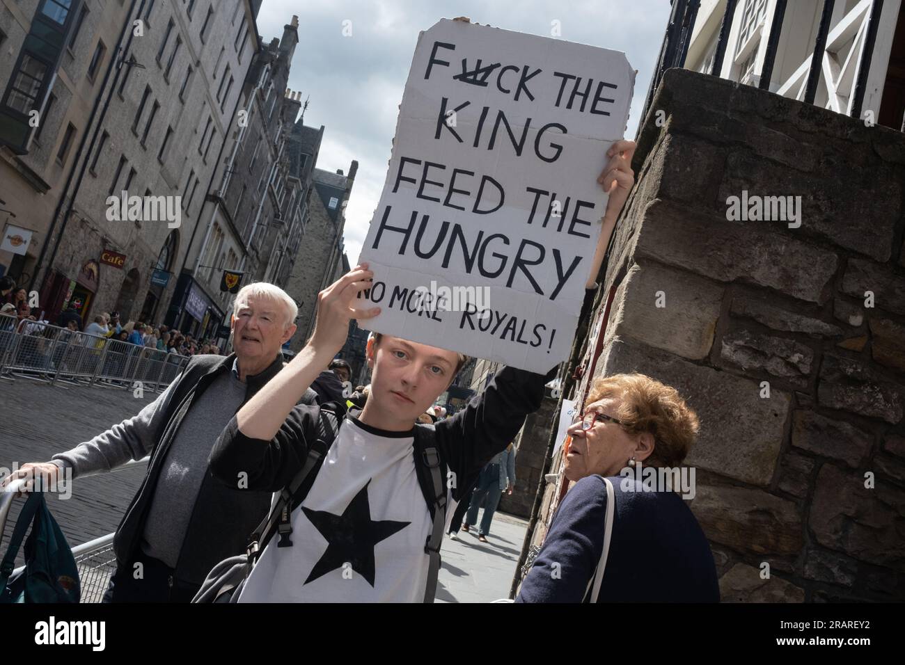 Edinburgh, Scotland, 5th July 2023. Anti-monarchy protest on the Royal Mile High Street as Scotland marks the Royal Coronation of His Majesty King Charles III, in Edinburgh, Scotland, on 5 July 2023. Photo credit: Jeremy Sutton-Hibbert/Alamy Live News Stock Photo