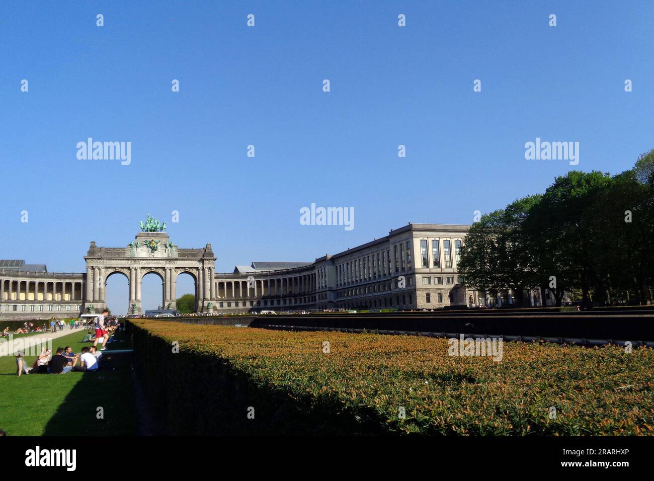 Bruxelles statue hi-res stock photography and images - Page 12 - Alamy