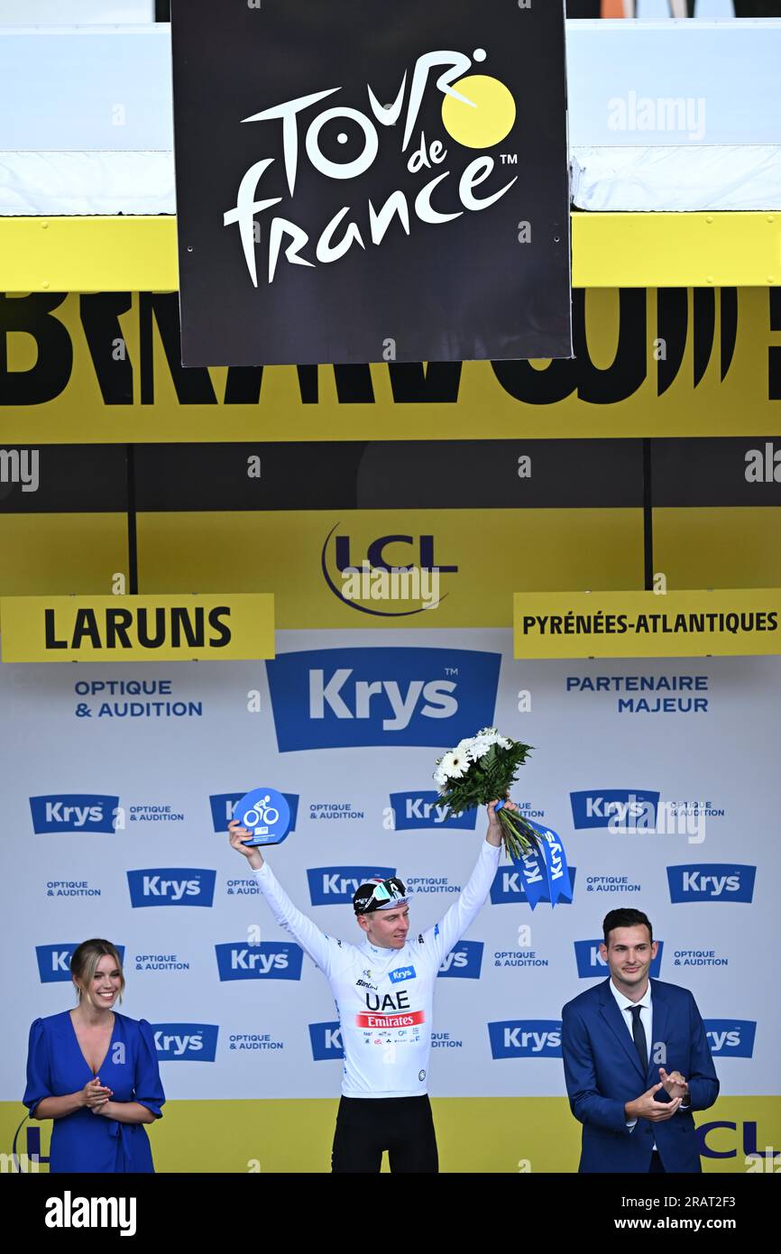 Laruns, France. 05th July, 2023. Slovenian Tadej Pogacar of UAE Team Emirates celebrates on the podium in the white jersey for best young rider after stage 5 of the Tour de France cycling race, a 162, 7 km race from Pau to Laruns, France, Wednesday 05 July 2023. This year's Tour de France takes place from 01 to 23 July 2023. BELGA PHOTO JASPER JACOBS Credit: Belga News Agency/Alamy Live News Stock Photo