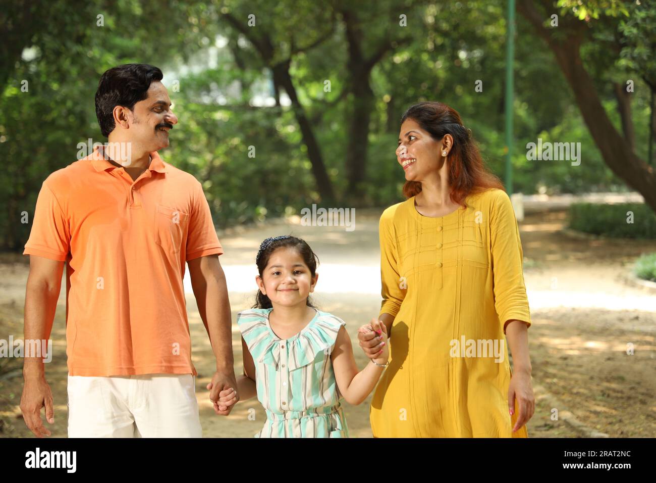 Indian teenager girl hi-res stock photography and images - Page 10 