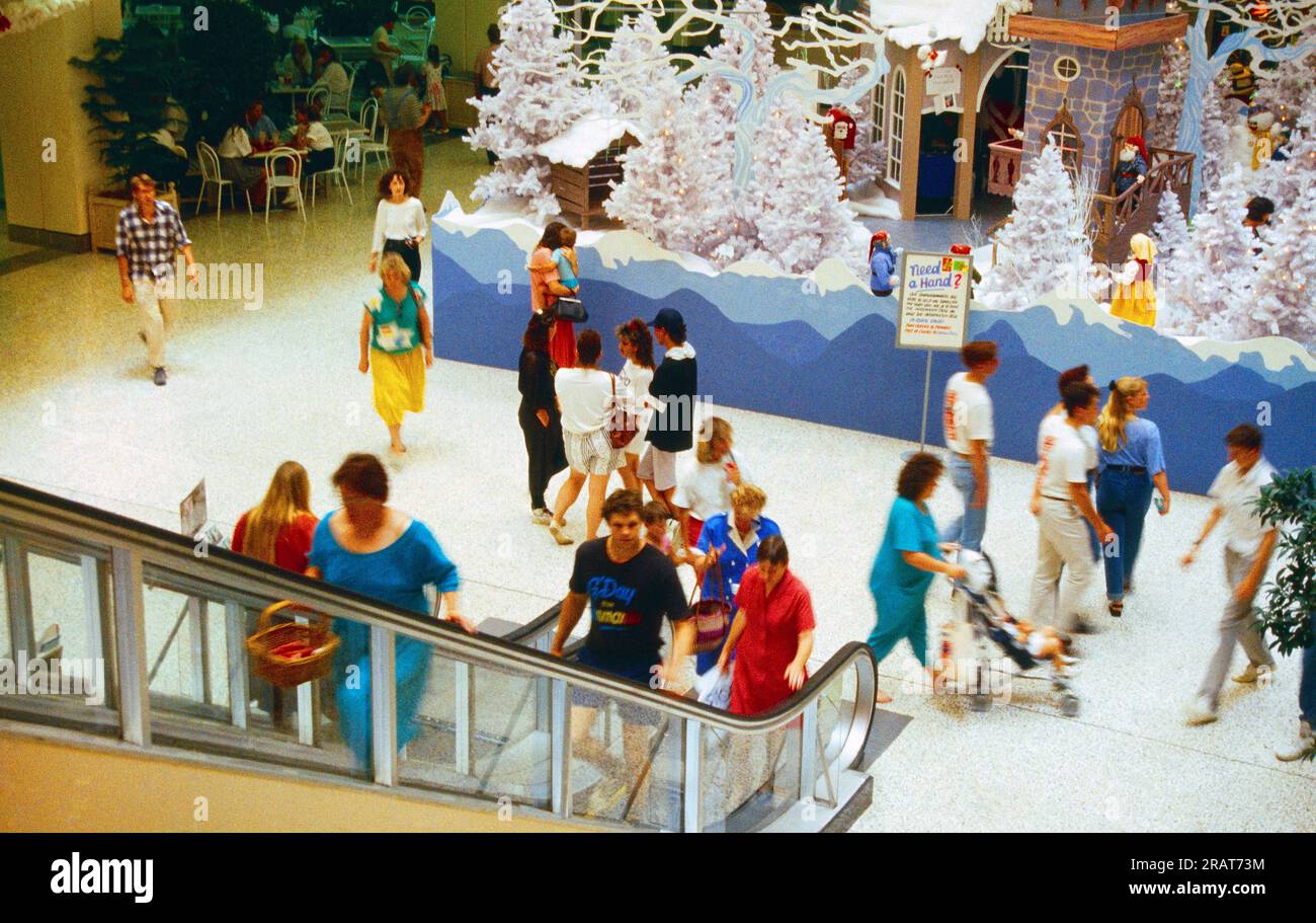 Canberra Australia Shopping Centre At Christmas Stock Photo Alamy