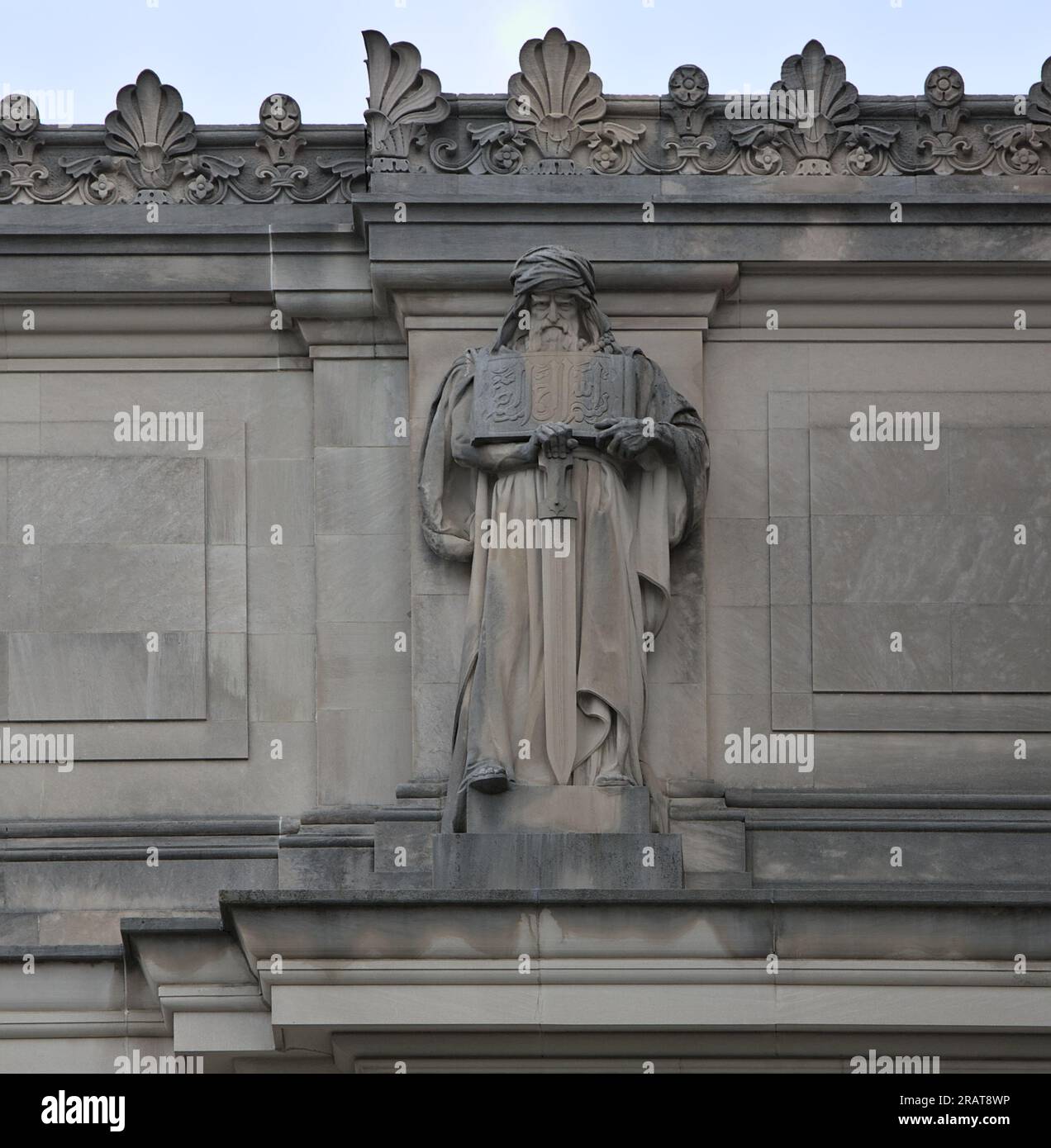 Brooklyn, NY - June 28 2023: Symbolic figure of Islam with turban, robe and sword on the facade of the Brooklyn Museum in Prospect Heights, New York Stock Photo