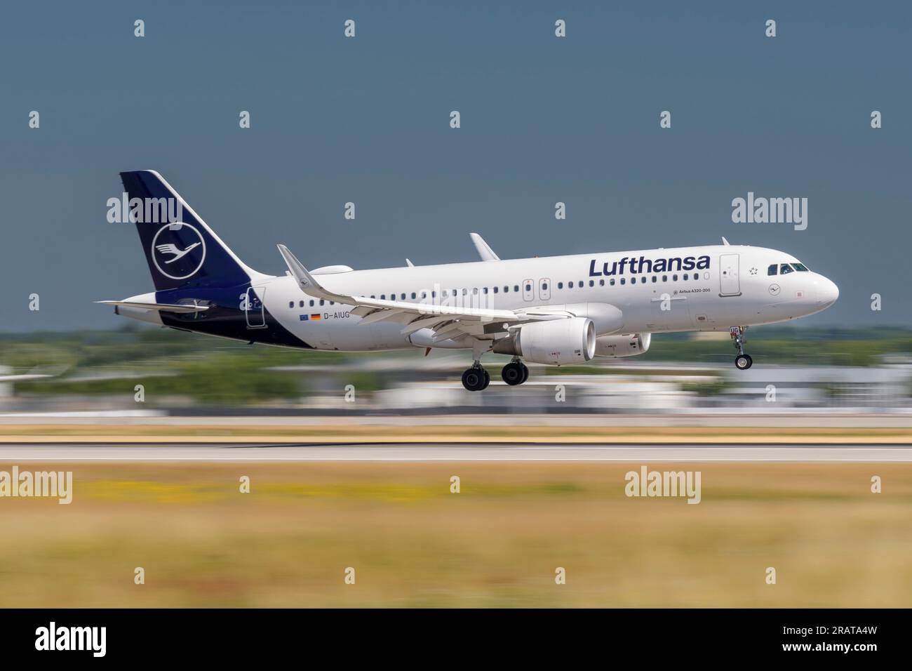 Lufthansa airbus a320 hi-res stock photography and images