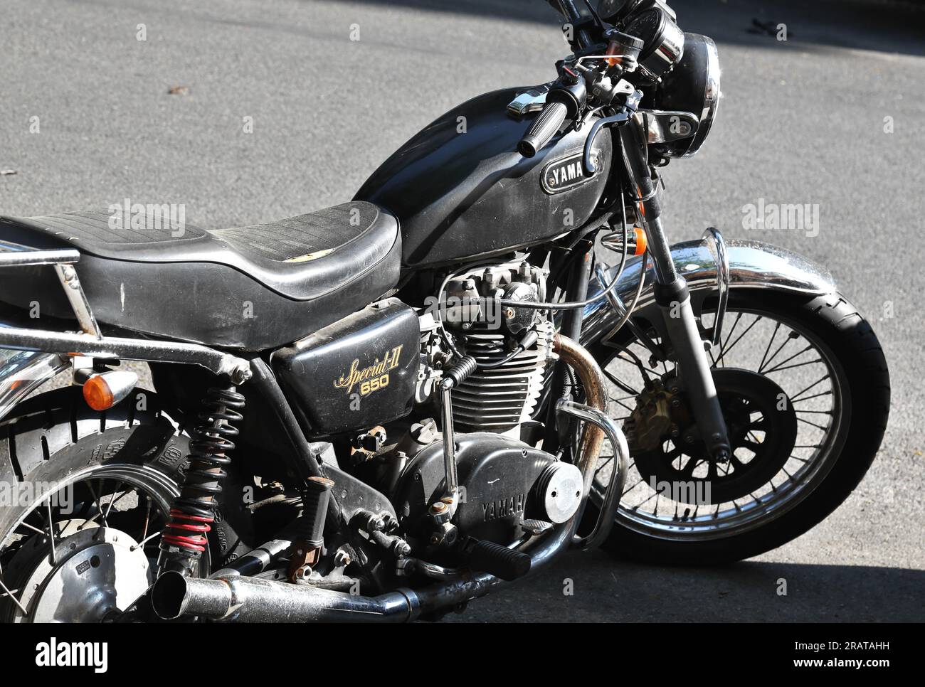 Brooklyn, NY - June 1 2023: Detail of vintage Yamaha Special II 650 parked on a street. Stock Photo