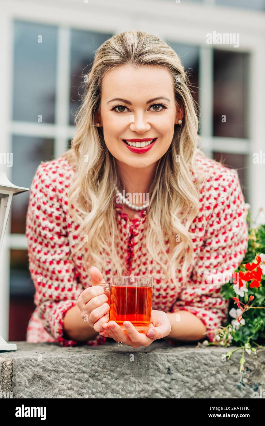Red jacket blazer hi res stock photography and images Page 3 Alamy