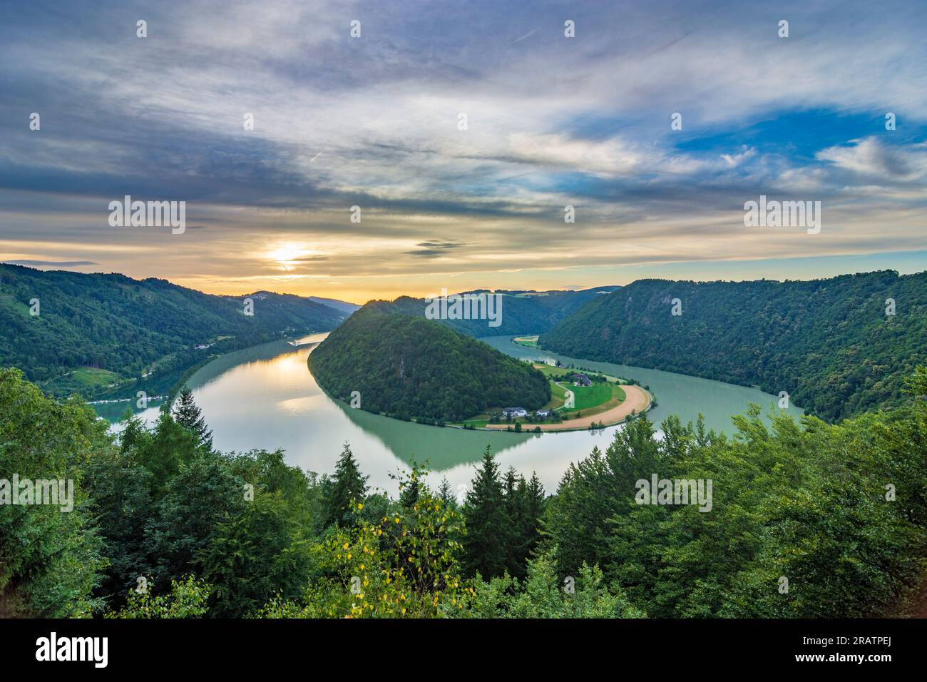 Haibach ob der Donau: bend of river Donau (Danube) 'Schlögener Schlinge' in hamlet Schlögen in Hausruckviertel, Oberösterreich, Upper Austria, Austria Stock Photo