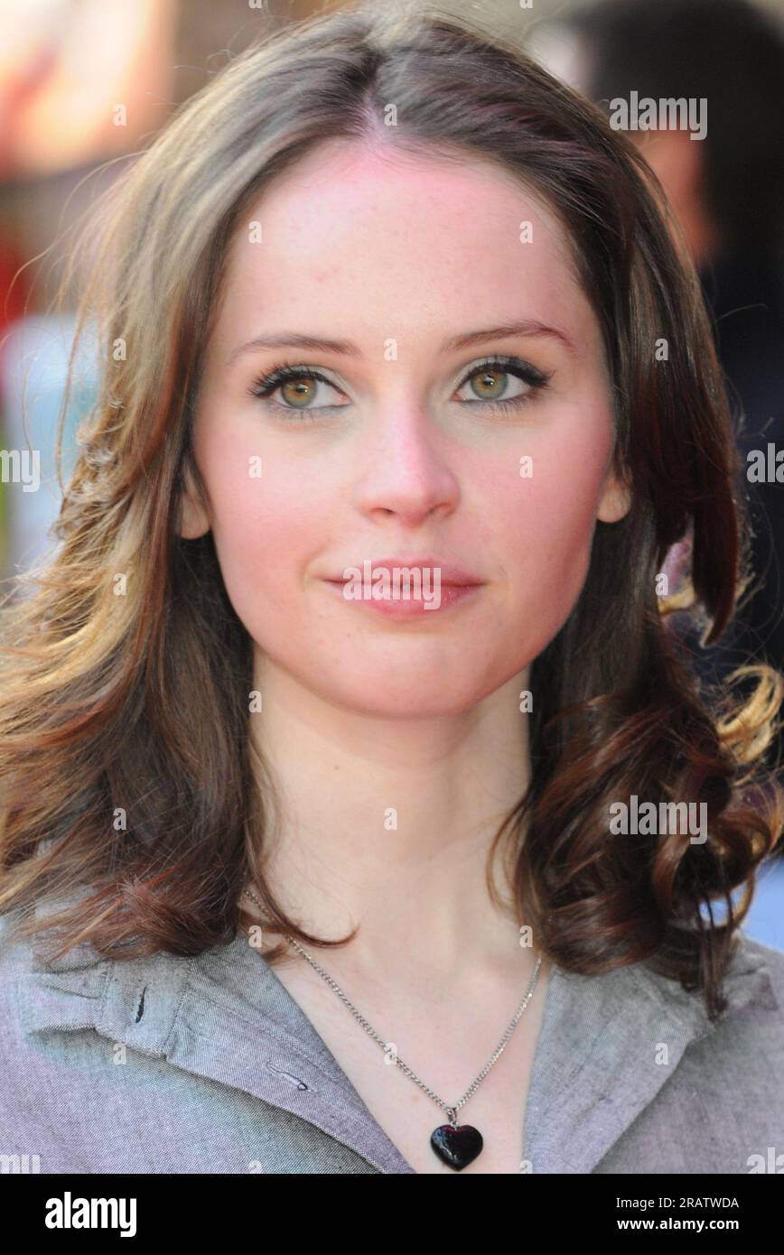 Premiere flashbacks of a fool felicity jones hi-res stock photography ...