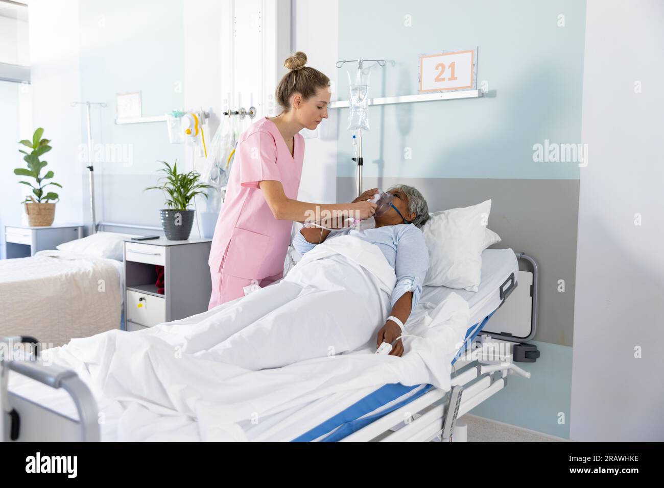 Young woman wearing oxygen mask hi-res stock photography and images - Alamy