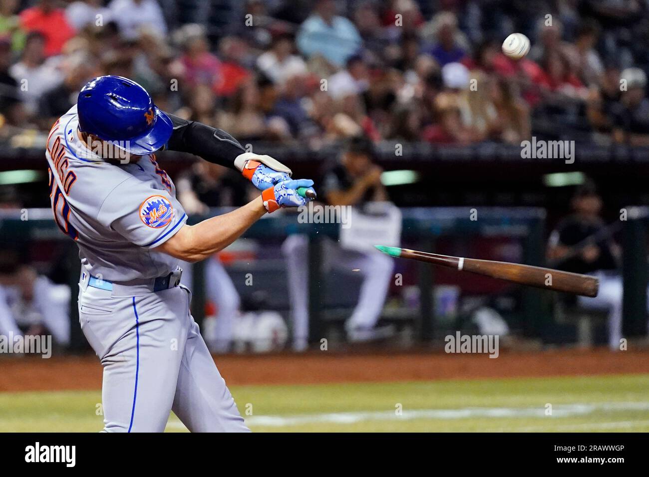 New York Mets' Pete Alonso breaks his bat hitting a foul ball during ...