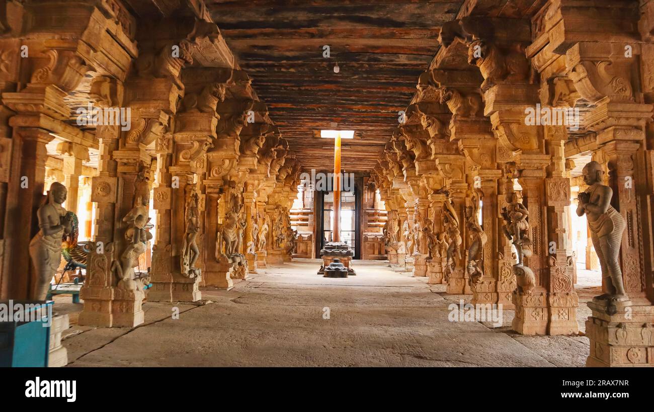 Carved pillars with Hindu God and Goddess at interior of Arulmigu