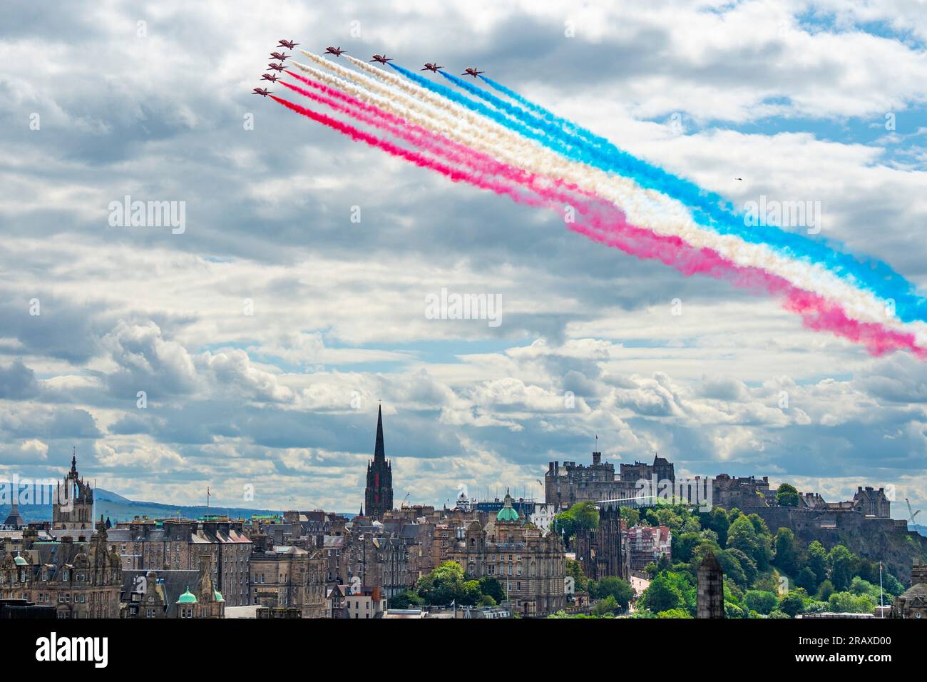 The RAF Red Arrows flypast Edinburgh on 5 July after King Charles III  Service of Thanksgiving Stock Photo