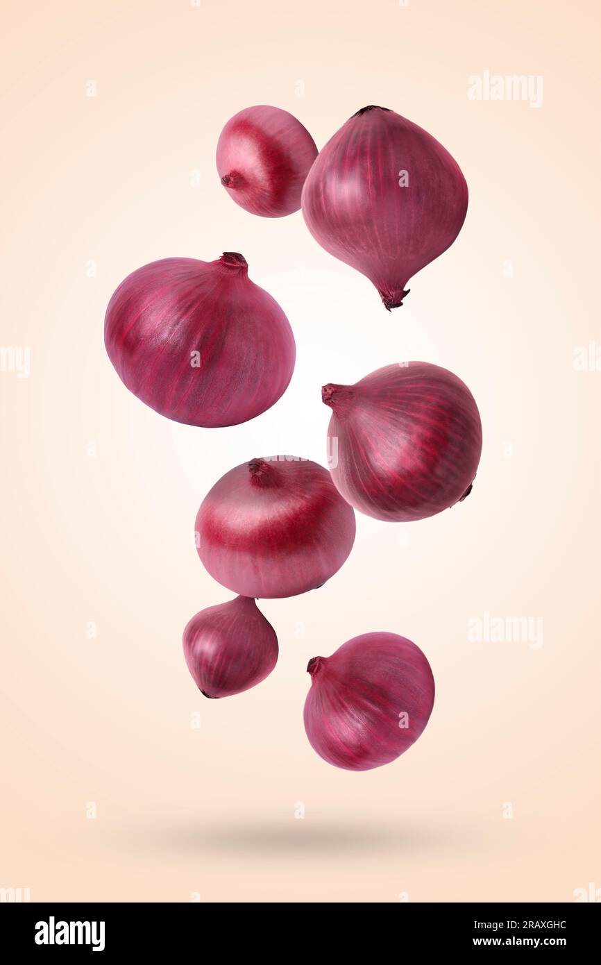Red onion bulbs falling hi-res stock photography and images - Alamy