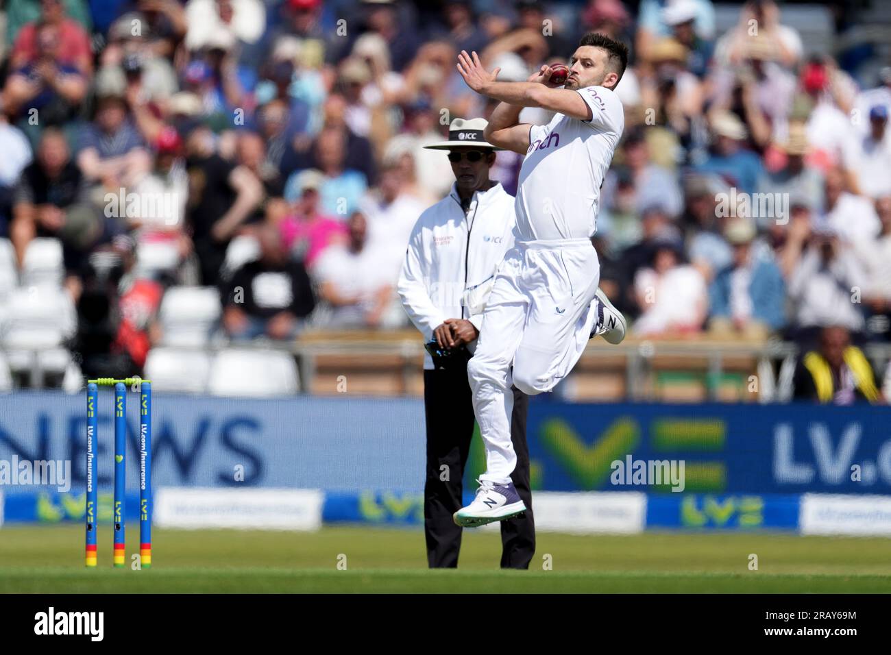 England's Mark Wood reacts after bowling during day one of the third Ashes test match at Headingley, Leeds. Picture date: Thursday July 6, 2023. Stock Photo