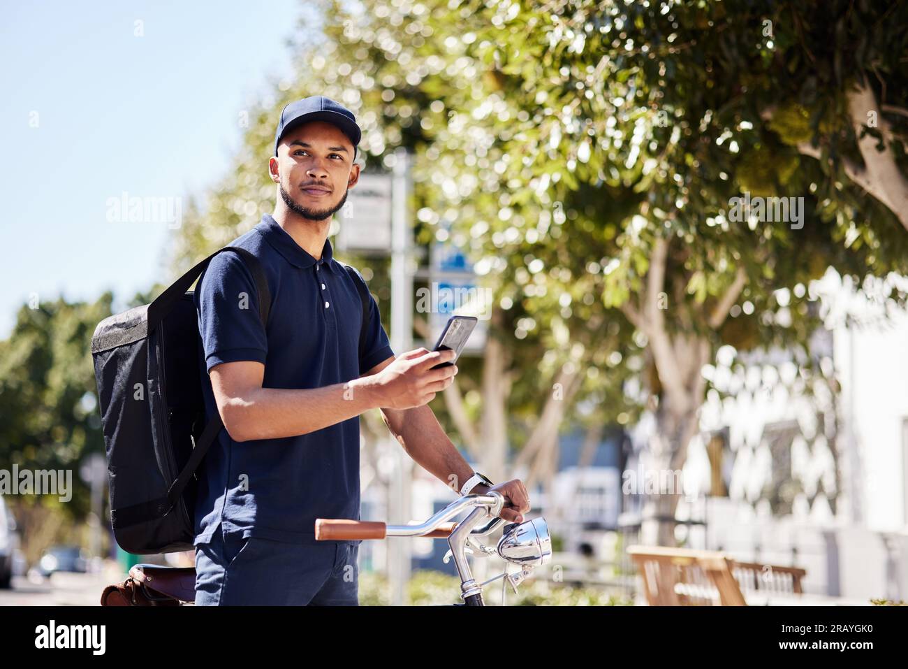 Bicycle road maps hi res stock - Bicycle Phone And Delivery Service By Man Use Maps On Smartphone To Navigate City For Package Product Or Fast Food Bike Mobile App And Courier 2RAYGK0 