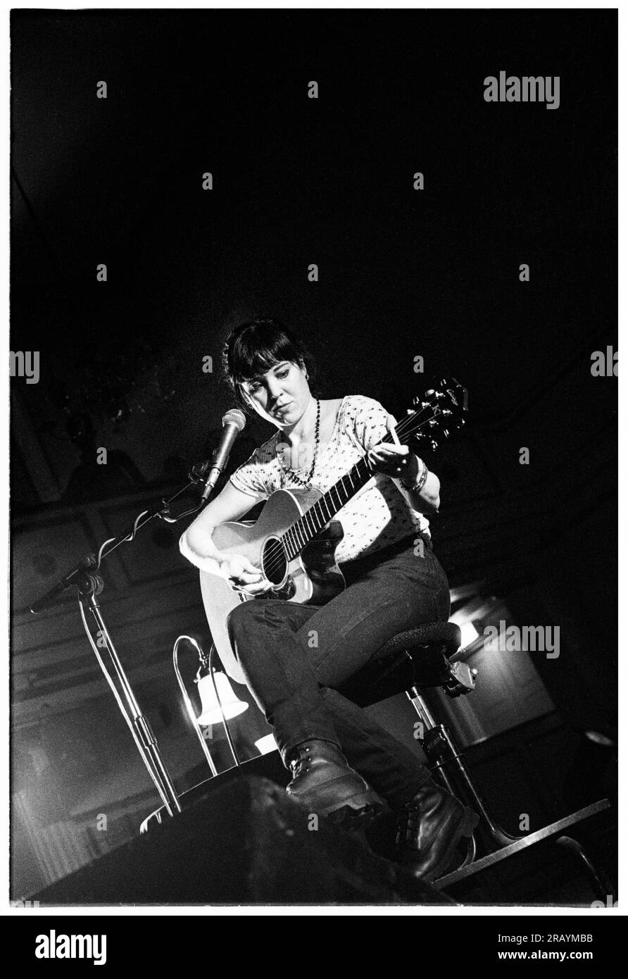 KRISTIN HERSH, BRISTOL, 1994: Kristin Hersh of Throwing Muses playing a live acoustic concert at Bristol St George’s Hall on 24 March 1994. Photograph: Rob Watkins. INFO: Kristin Hersh, an American singer-songwriter, is known for her influential role in alternative rock. As the frontwoman of Throwing Muses, her distinctive voice and poetic songwriting, showcased in solo works like "Hips and Makers," have left an enduring impact on the alternative and indie music landscapes. Stock Photo