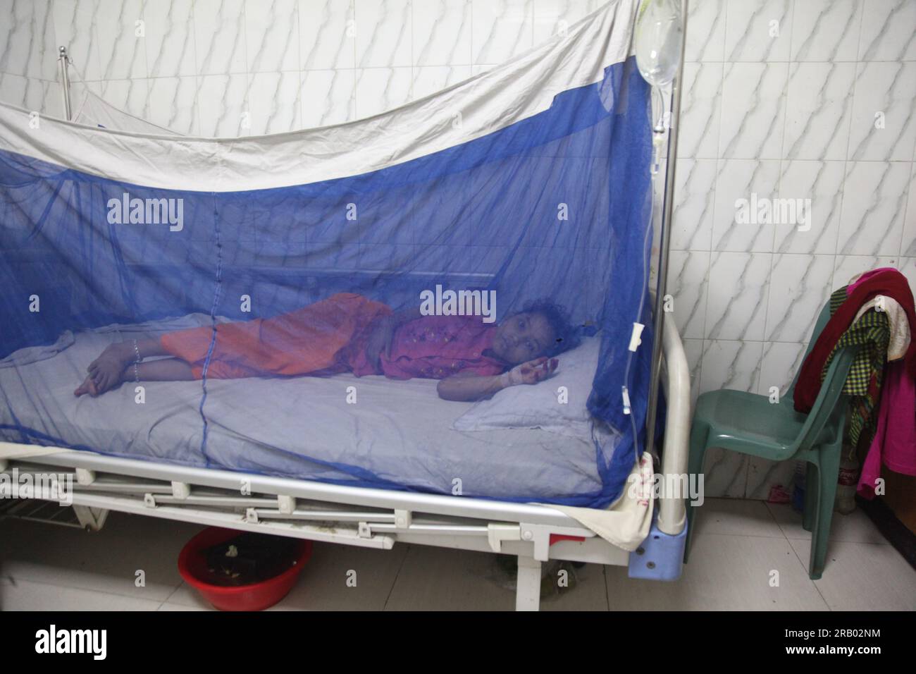 Dhaka Bangladesh 6july 2023.Bangladeshi child dengue patients covered with a mosquito net suffers from dengue fever as they receive treatment inside H Stock Photo