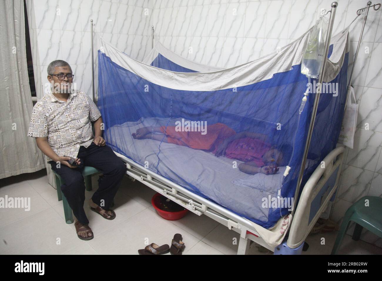 Dhaka Bangladesh 6july 2023.Bangladeshi child dengue patients covered with a mosquito net suffers from dengue fever as they receive treatment inside H Stock Photo