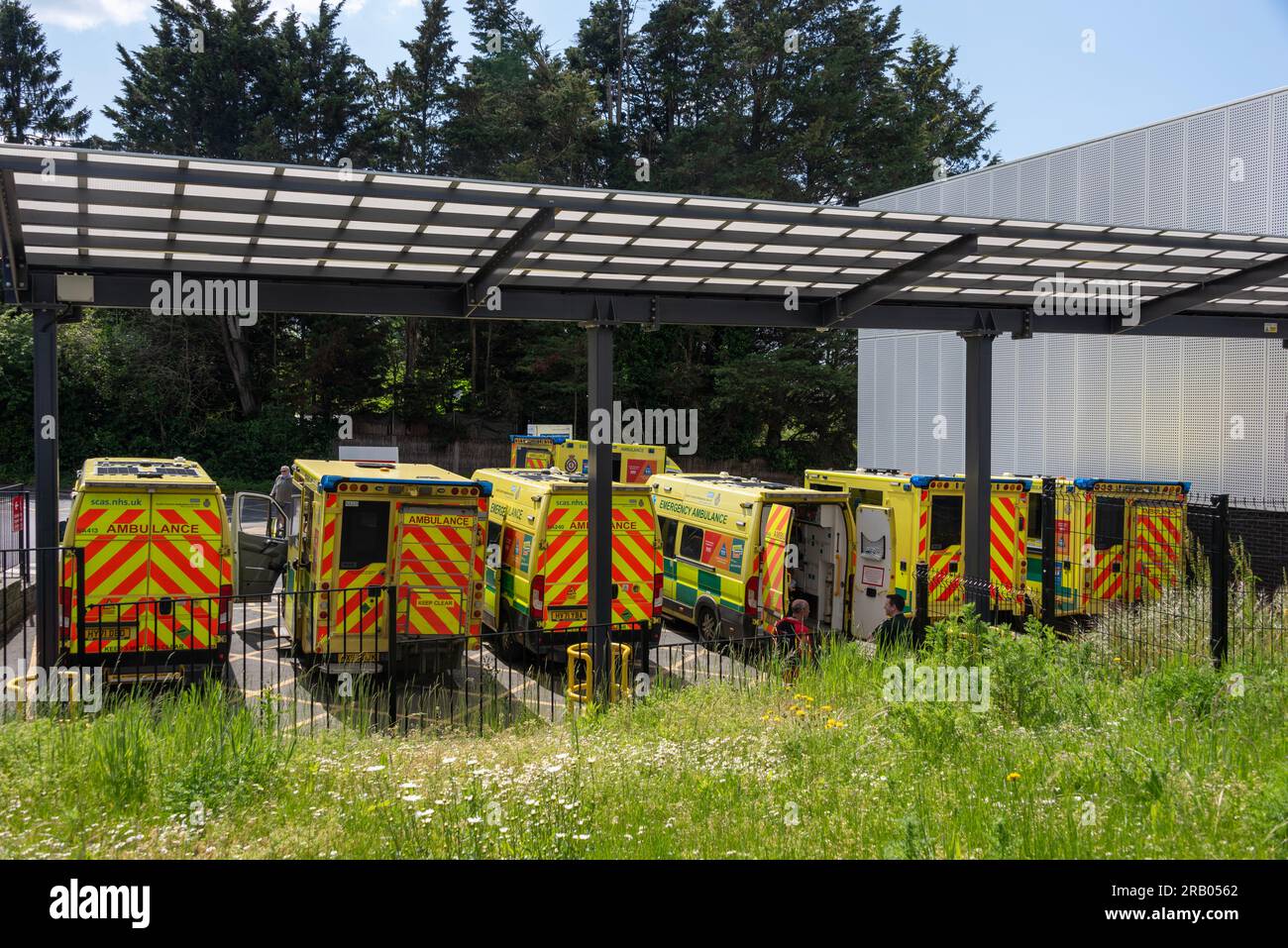 Ambulances at the John Radcliffe hospital, Oxford, UK Stock Photo