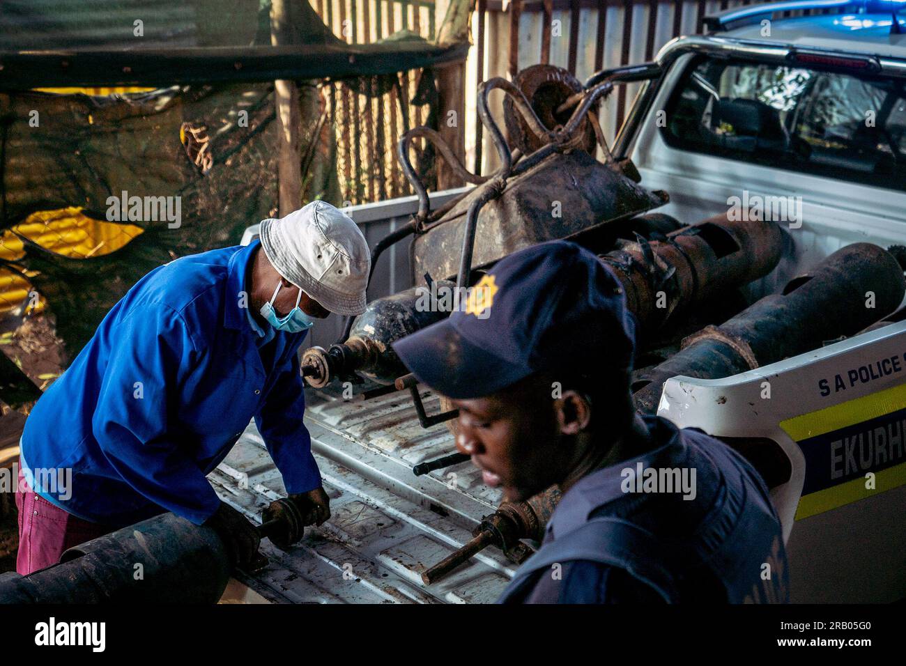 Johannesburg, South Africa. 6th July, 2023. Police remove gas cylinders and other equipment at the scene of a gas leak near Boksburg, Gauteng Province, South Africa, July 6, 2023. At least 16 people were confirmed dead on Wednesday evening following suspected gas inhalation at an informal settlement in Boksburg, east of Johannesburg. Credit: Shiraaz Mohamed/Xinhua/Alamy Live News Stock Photo