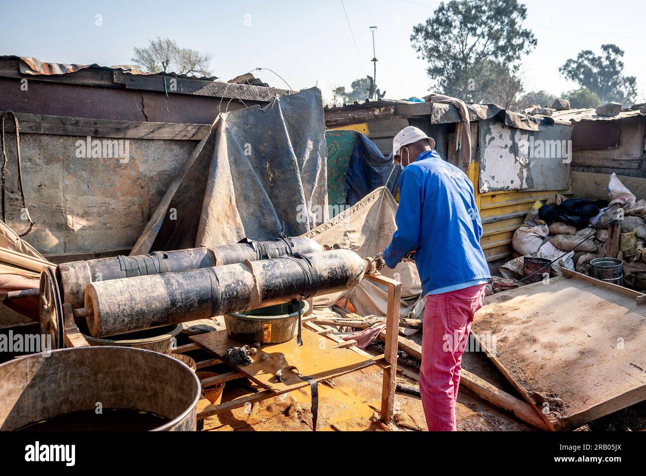 Johannesburg, South Africa. 6th July, 2023. A staff member examines gas cylinders at the scene of a gas leak near Boksburg, Gauteng Province, South Africa, July 6, 2023. At least 16 people were confirmed dead on Wednesday evening following suspected gas inhalation at an informal settlement in Boksburg, east of Johannesburg. Credit: Shiraaz Mohamed/Xinhua/Alamy Live News Stock Photo
