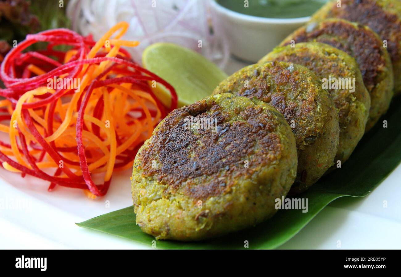 Aloo tikki chaat hires stock photography and images Alamy