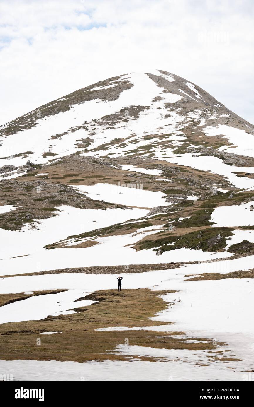 Stunning view of a person who is trekking on a snowy mountain. Monte Cotento, Campo Staffi, Frosinone, Italy. Stock Photo