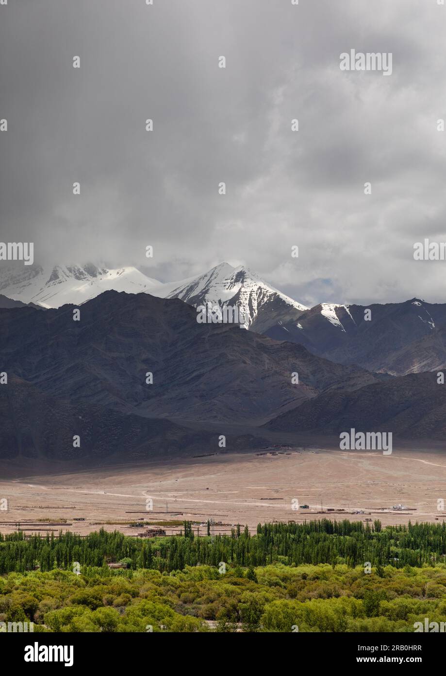 Himalayas views from india hi-res stock photography and images - Alamy