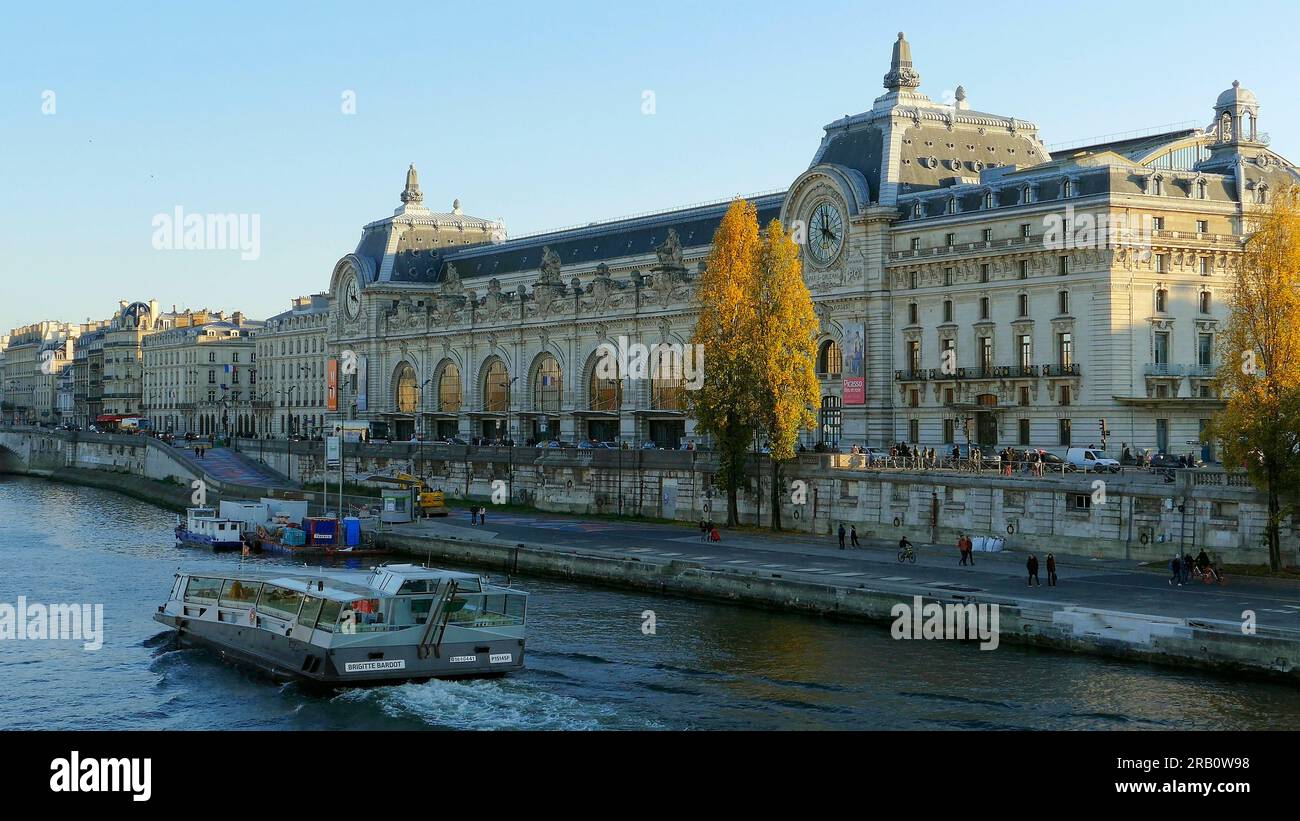 Seine and Musee d'Orsay, Paris, Ville de Paris, Ile de France, France Stock Photo