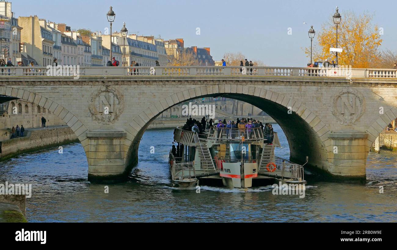 Seine and Pont Neuf, Paris, Ville de Paris, Ile de France, France Stock Photo