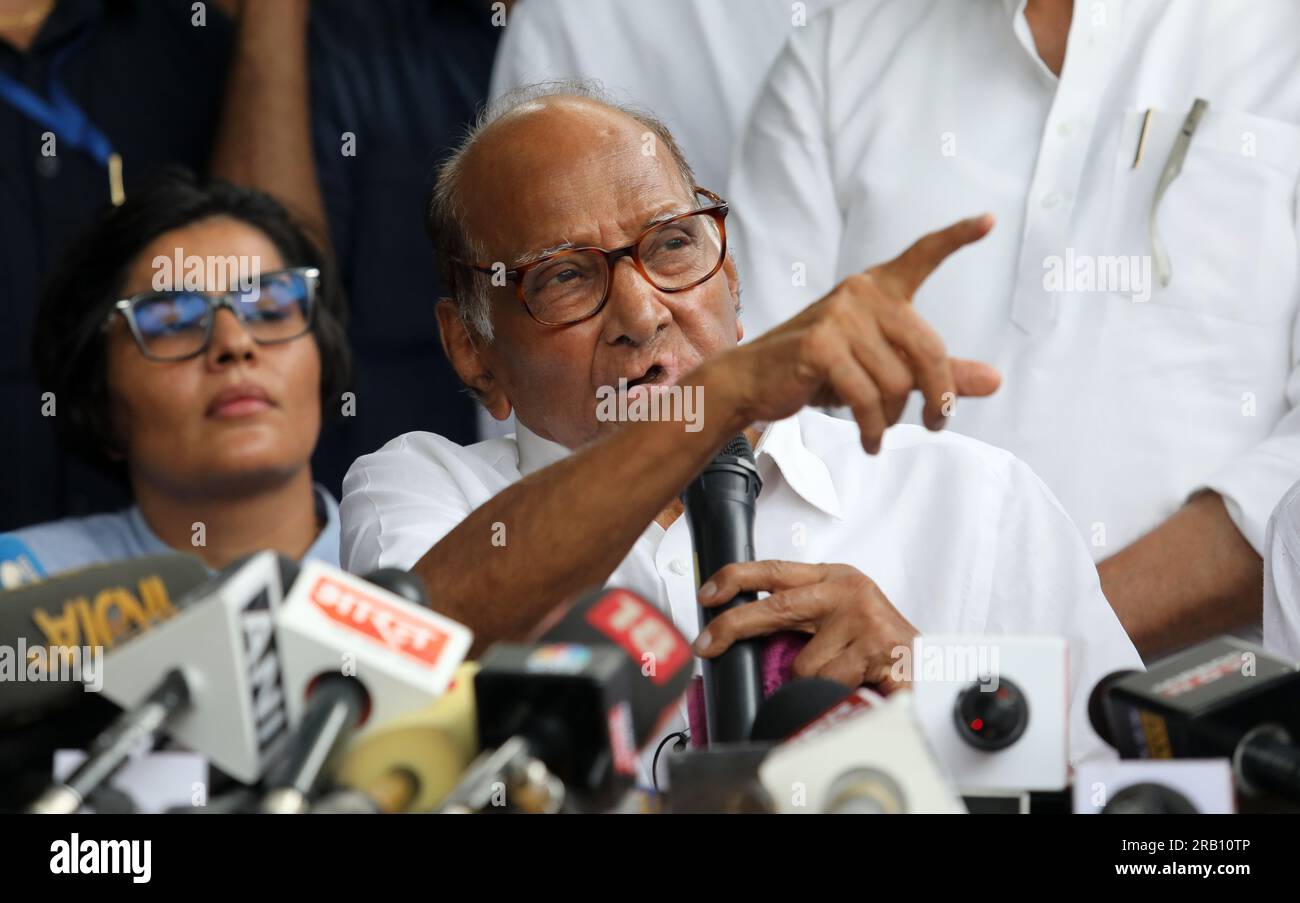 New Delhi, India. 06th July, 2023. Nationalist Congress Party (NCP) President Sharad Pawar (center) addresses the media after the NCP Working Committee meeting at his residence, in New Delhi. Sharad Pawar said 'I am the President of the party. The NCP working committee approved the decision to expel rebel leaders Ajit Pawar and nine others who were sworn in as minister in the Shinde-Fadnavis Government for indulging in anti-party activities. (Photo by Naveen Sharma/SOPA Images/Sipa USA) Credit: Sipa USA/Alamy Live News Stock Photo