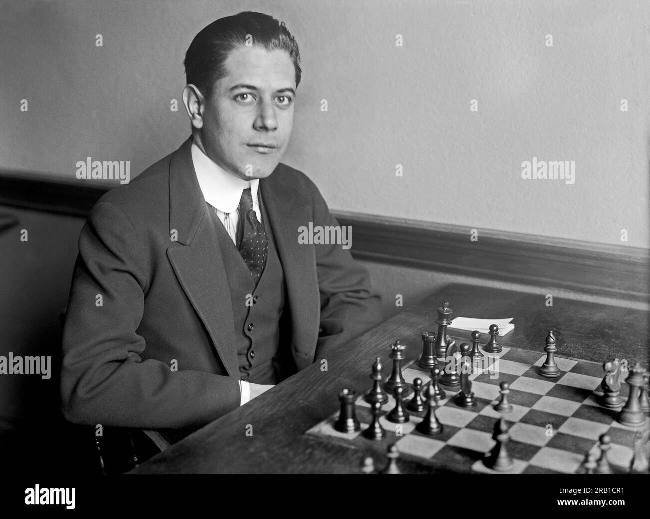 Chess players Raul Capablanca left a diplomat from Cuba and Grandmaster  Mikhail Botvinnik from the USSR Stock Photo - Alamy