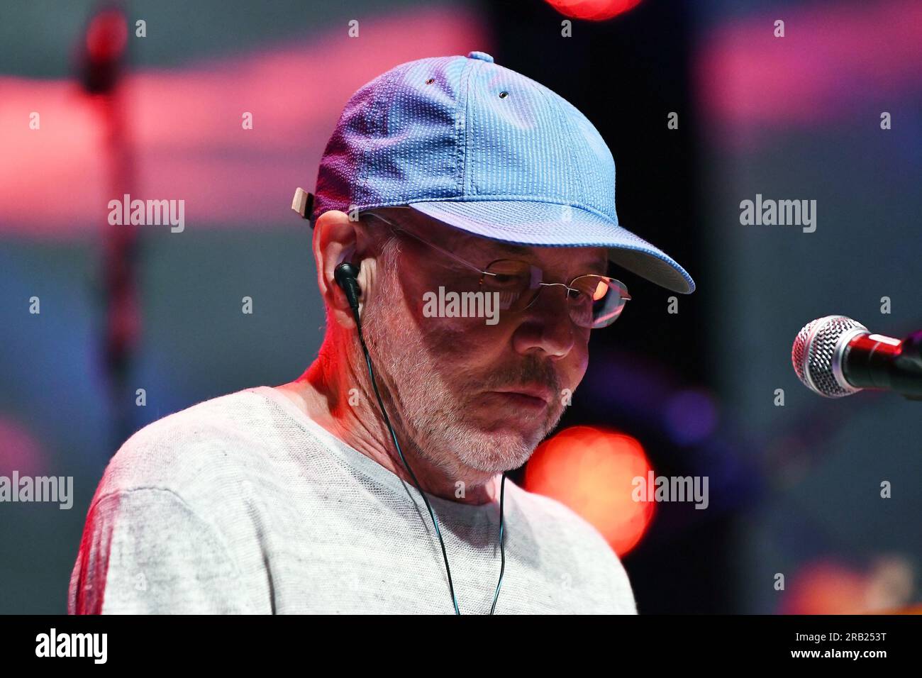 Keyboardist alan clark hires stock photography and images Alamy