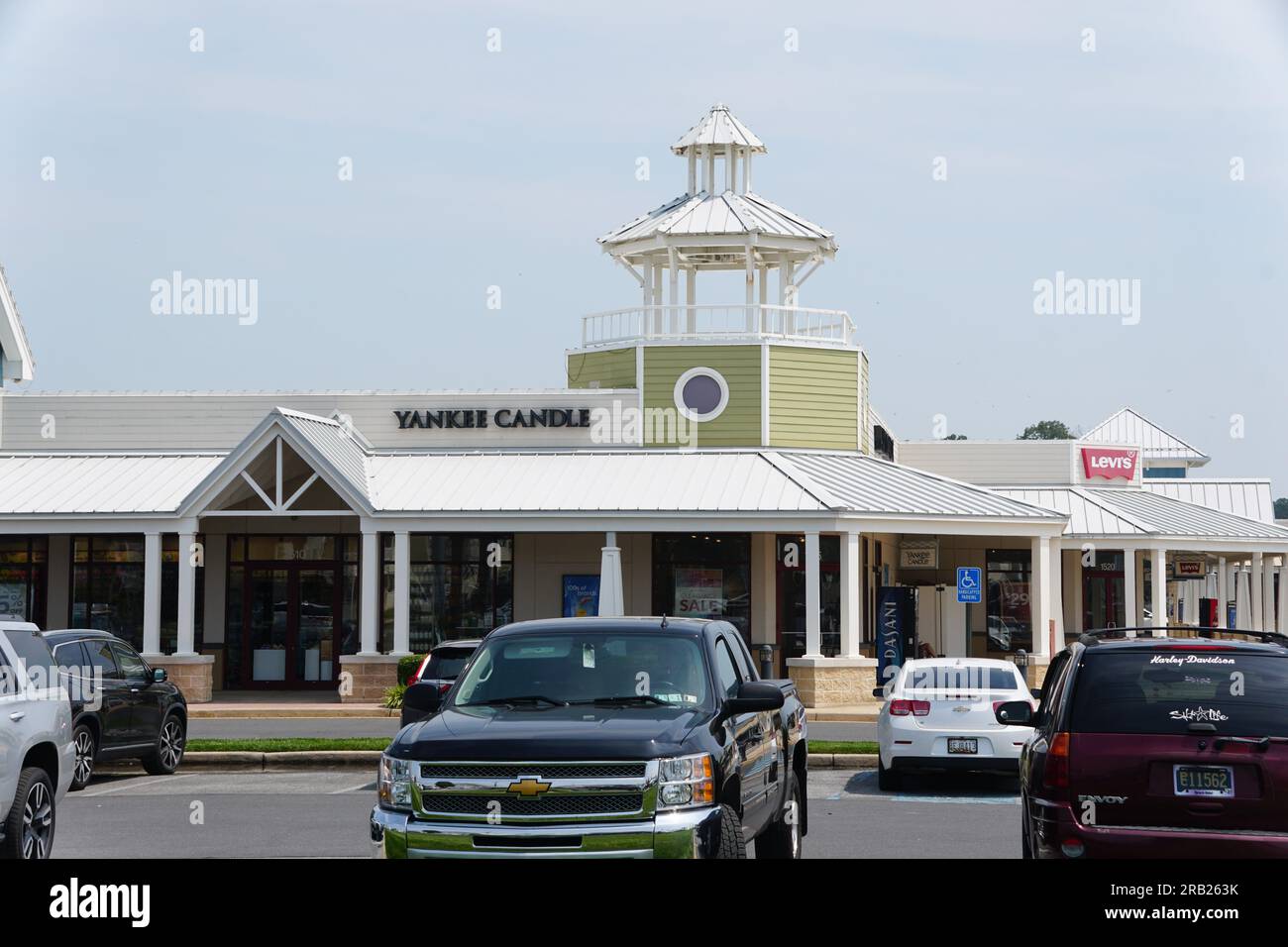 Rehoboth Beach, Delaware, U.S.A - June 18, 2023 - The front view of the Yankee Candle outlet store Stock Photo