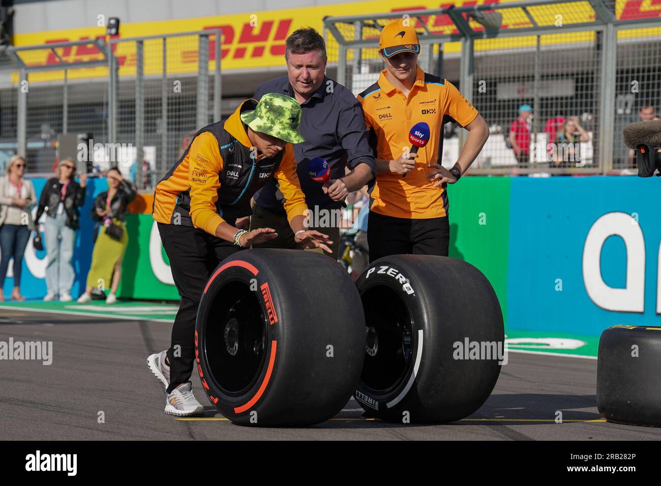 Lando Norris 4 (GBR), McLaren MCL60, Oscar Piastri 81 (Aus), McLaren MCL60 tyre rolling