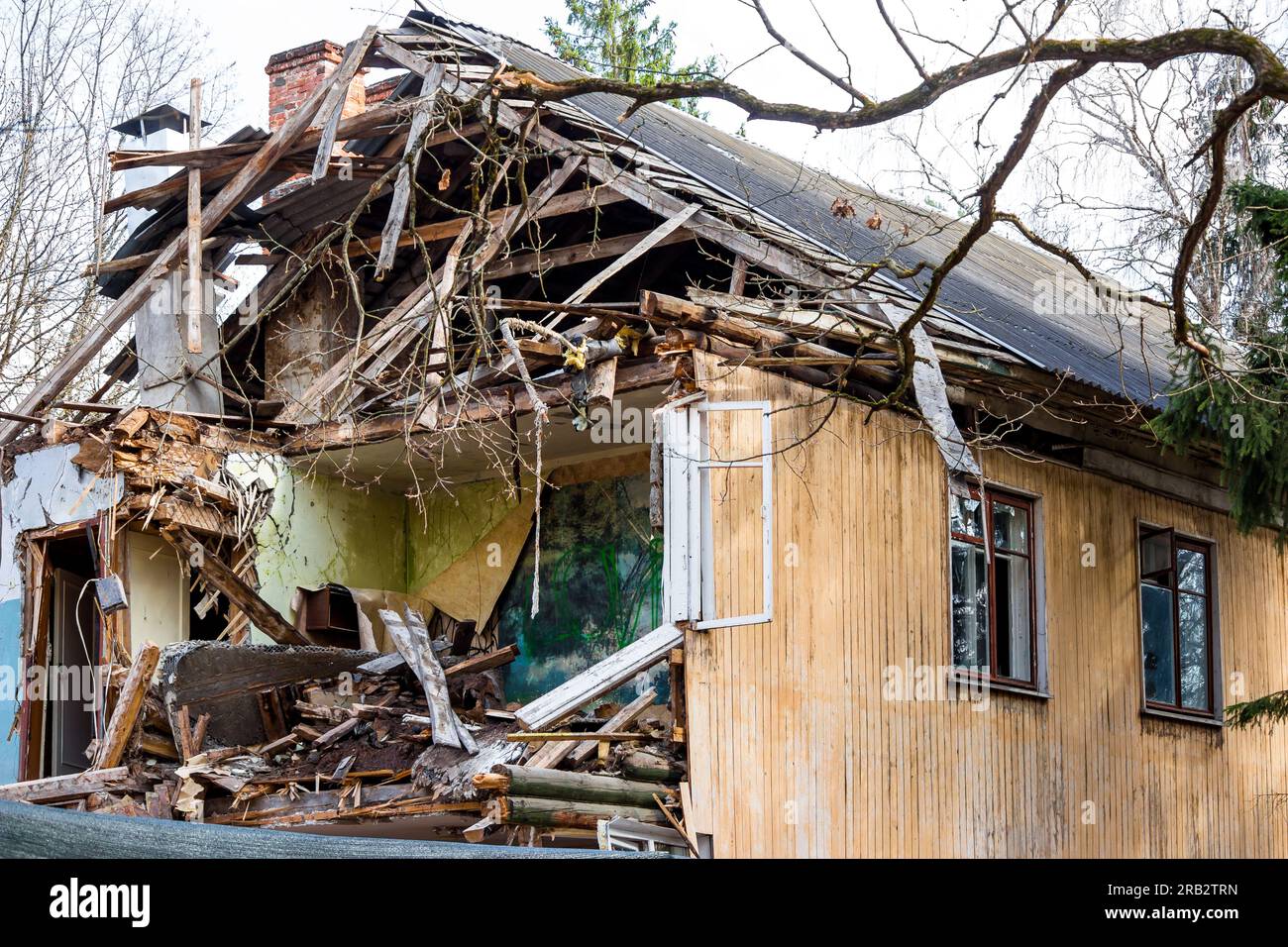 House demolition facade hi-res stock photography and images - Page 5 - Alamy