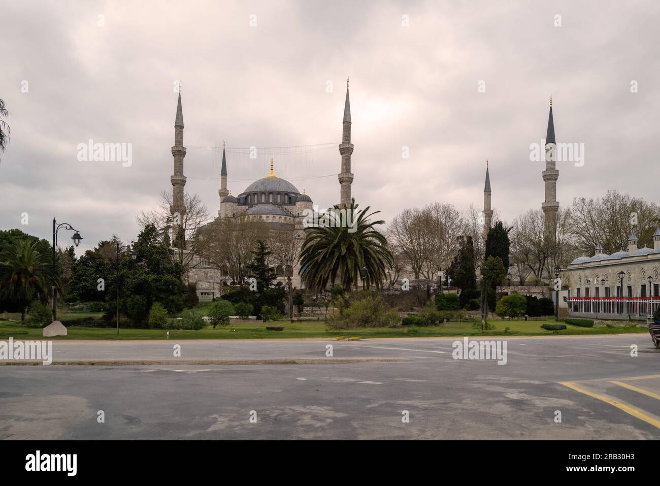 The blue mosque in istanbul in turkey Stock Photo - Alamy