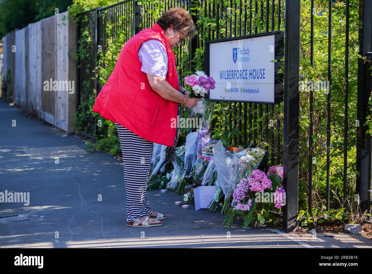 London UK. 7 July 2023 . A member of the public lays flowers at The
