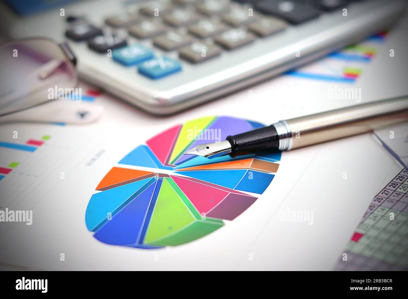 fountain pen and financial pie chart on table Stock Photo - Alamy