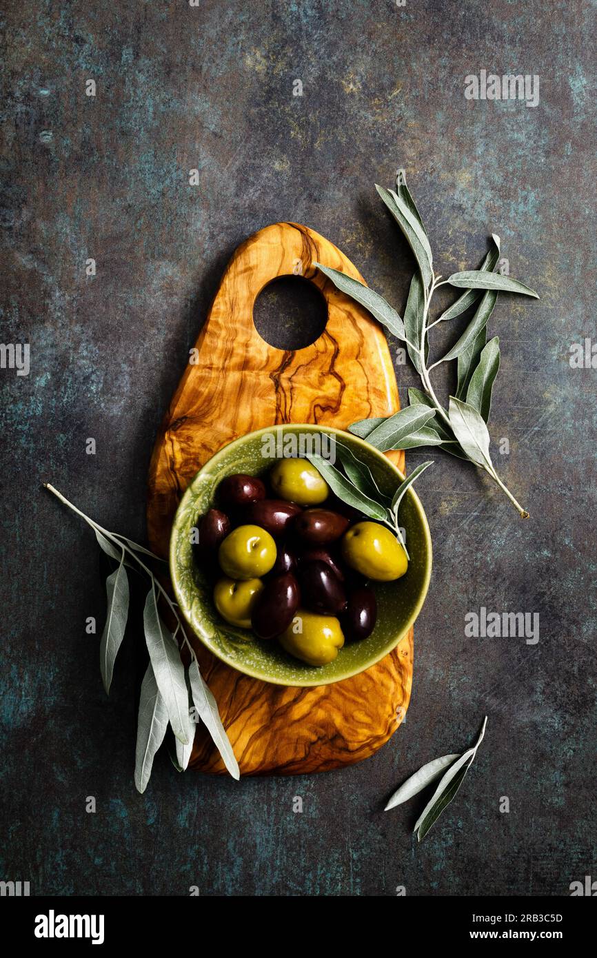 Olives in a bowl top view hi-res stock photography and images - Alamy