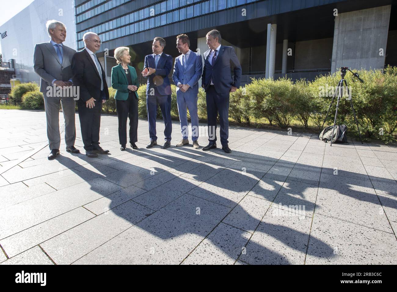 Leuven, Belgium. 07th July, 2023. Imec CEO Luc Van den hove (2L), European Commission president