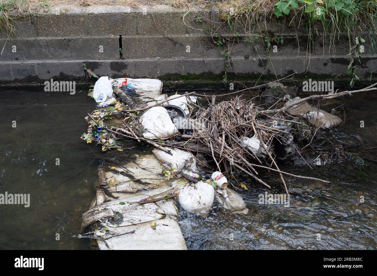 Ruislip. UK. 6th July, 2023. Sandbags in the Yeading Brook. HS2 have ...