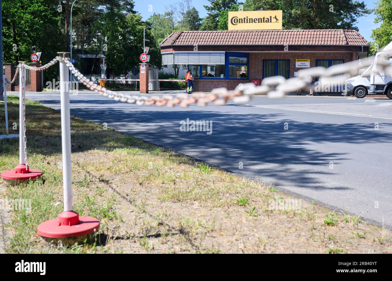 Gifhorn, Germany. 07th July, 2023. Chains for cordoning off hang in front of the Continental plant. Automotive supplier Continental plans to close its loss-making plant in Gifhorn by the end of 2027. Credit: Julian Stratenschulte/dpa/Alamy Live News Stock Photo