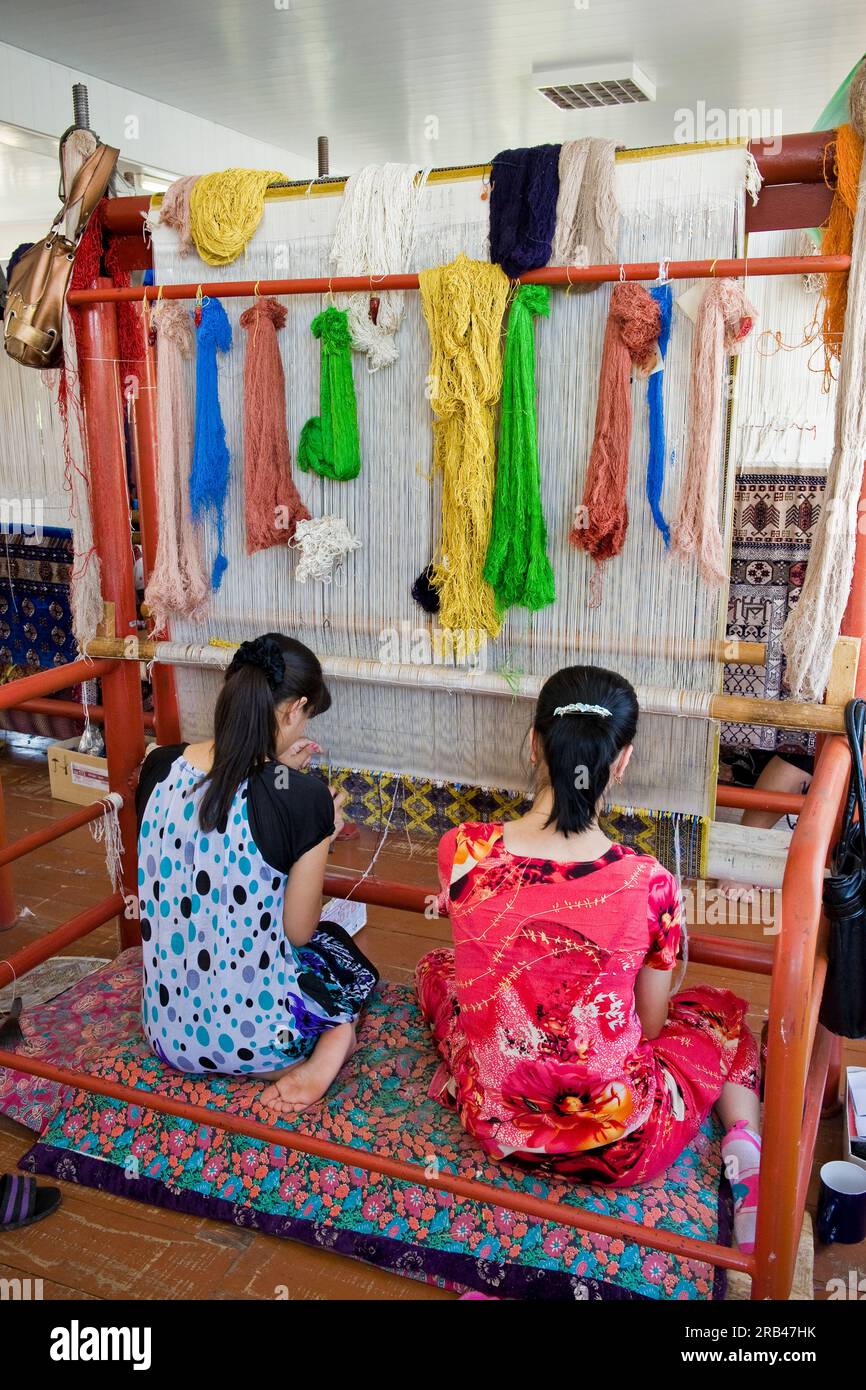 Uzbekistan, Samarkand, carpets factory Stock Photo Alamy