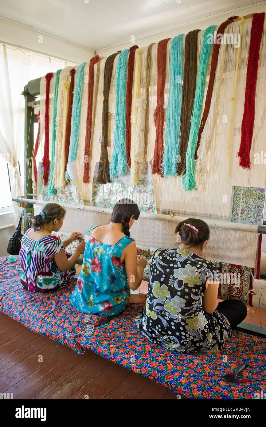Uzbekistan, Samarkand, carpets factory Stock Photo Alamy