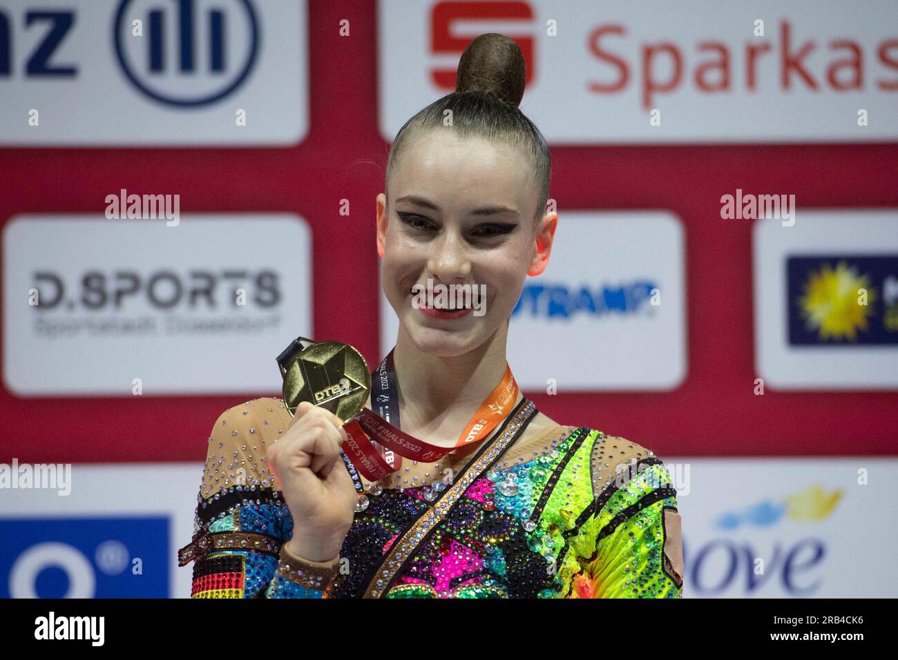 Darja VARFOLOMEEV wins the individual allaround, Darja VARFOLOMEEV, TSV Schmiden, presents her