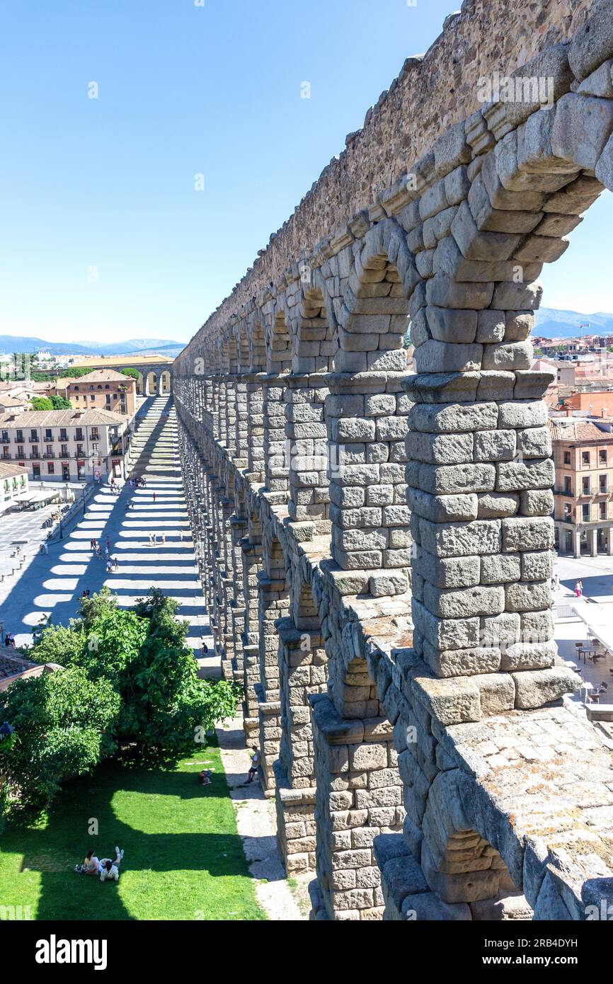 The Roman Aqueduct of Segovia (Acueducto de Segovia), Plaza Artillería, Segovia, Castile and León, Kingdom of Spain Stock Photo